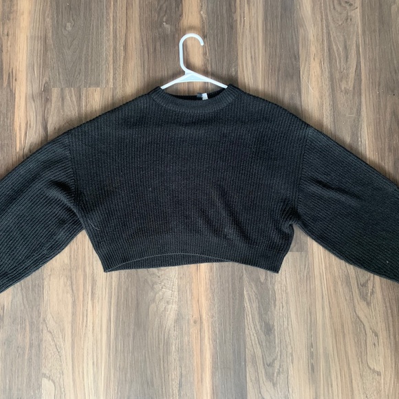 Cropped Sweater - Picture 2 of 5